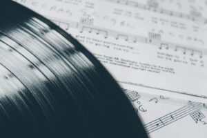 オリコンランキングの「本当の読み方」を元トレンドリサーチャーが解説——数字の裏に隠れた市場の動きとは