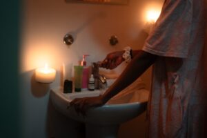 【元美容部員が本気で解説】夏でも夜まで崩れないベースメイクの作り方！汗・皮脂に勝つ7つのコツ