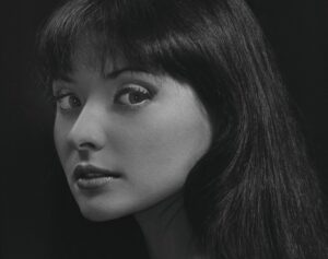 松岡茉優という女優の「静かな強度」——子役出身だからこそ辿り着いた、唯一無二の存在感を読み解く