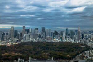 明日の天気、ちゃんと確認していますか？東京・大阪の最新天気予報と賢い備え方をユキが解説します
